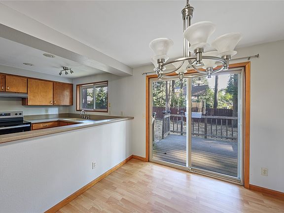 5th image of 368 NW Columbia Drive