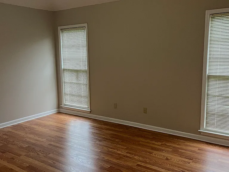 8466 Riverwood Farms Pkwy — Photo 11