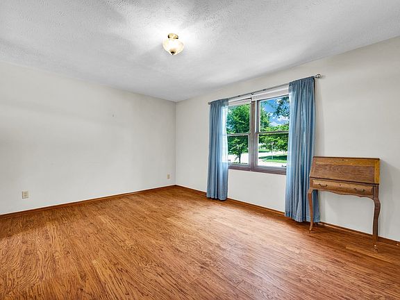 4th image of 109 Cornell Dr