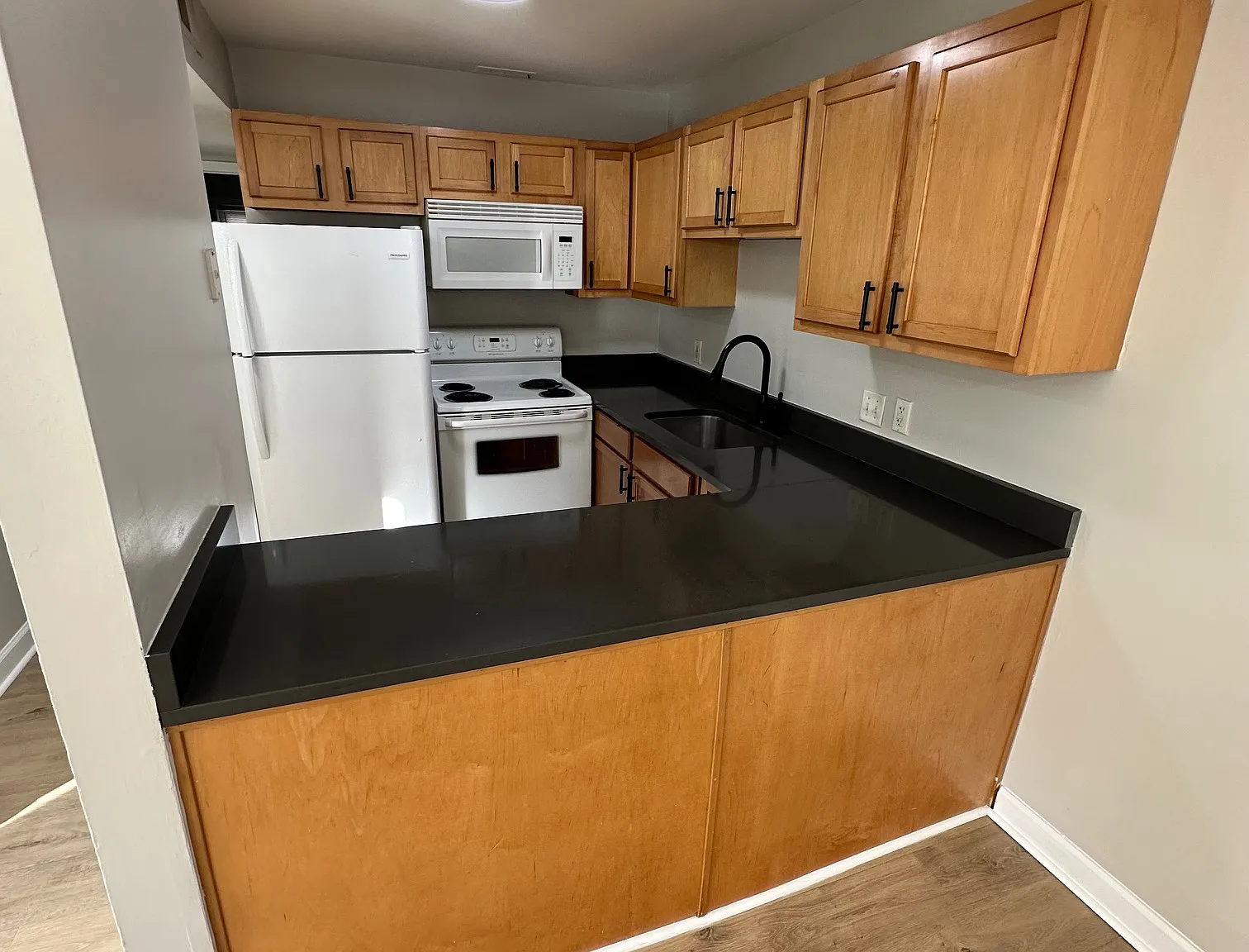 2 bed, 810 sqft, $1,450 — Photo 3