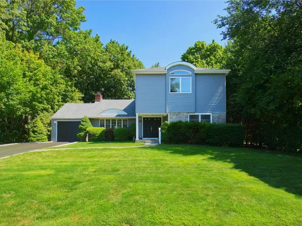 32 Fairfield Lane, East Hills, NY 11577