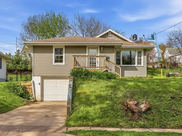 1523 Adair St, Dubuque, IA 52001