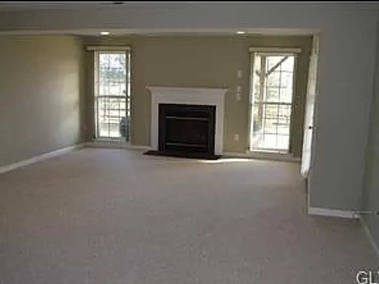 4034 Clubhouse Ct — Photo 4