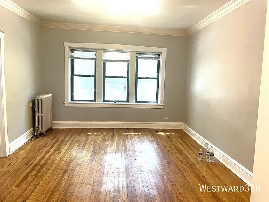 2549 N Avers / 2 bed - 1 bath / Logan Square / Available NOW — Photo 2