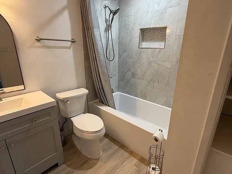 2nd Hallway Bathroom with Shower Tub and Single Vanity and Storage Shelves