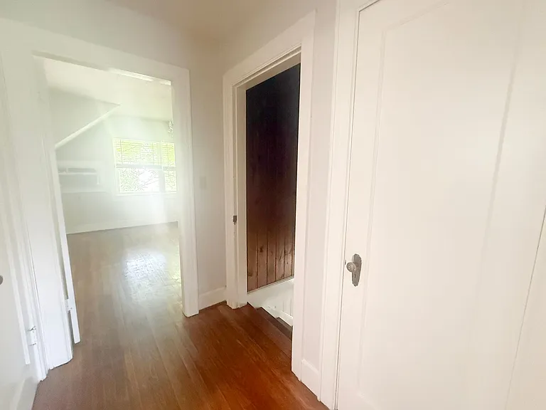 100 Davis Ave — Photo 22