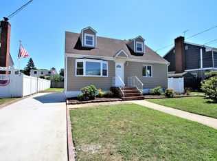 2797 James St, Oceanside, NY 11572