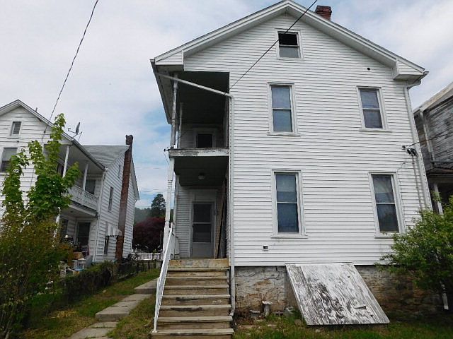 2nd image of 140 W 5th St