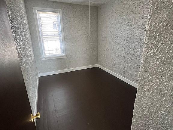 2nd image of 8 Audrey St #18