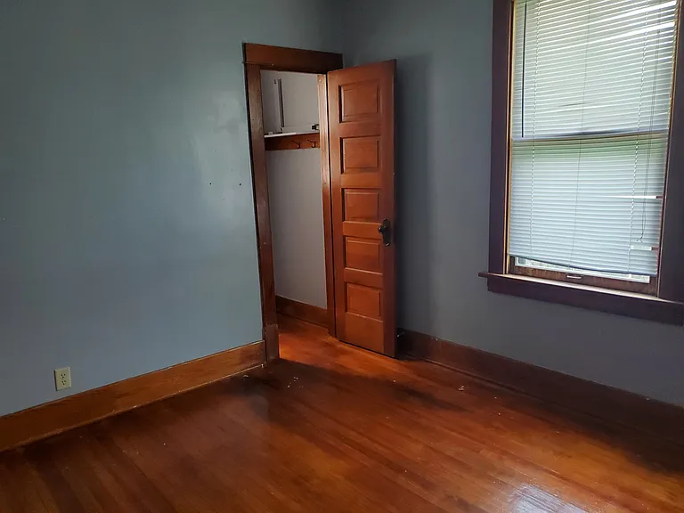 1113 Hickory St — Photo 9