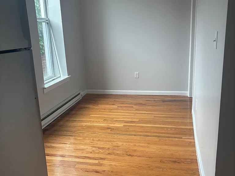 3278 6th Ave #4 — Photo 3