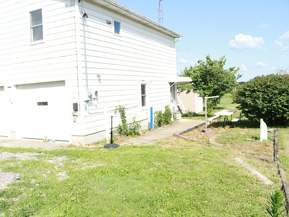 Side entrance to unit