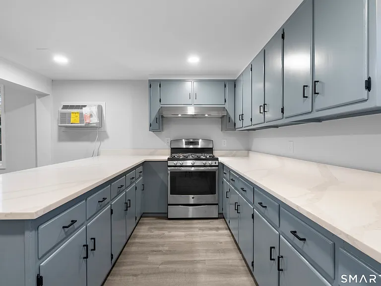 43 Elmwood Ave — Photo 3