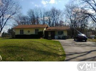 344 Hickory Ln, Waterford, MI 48327