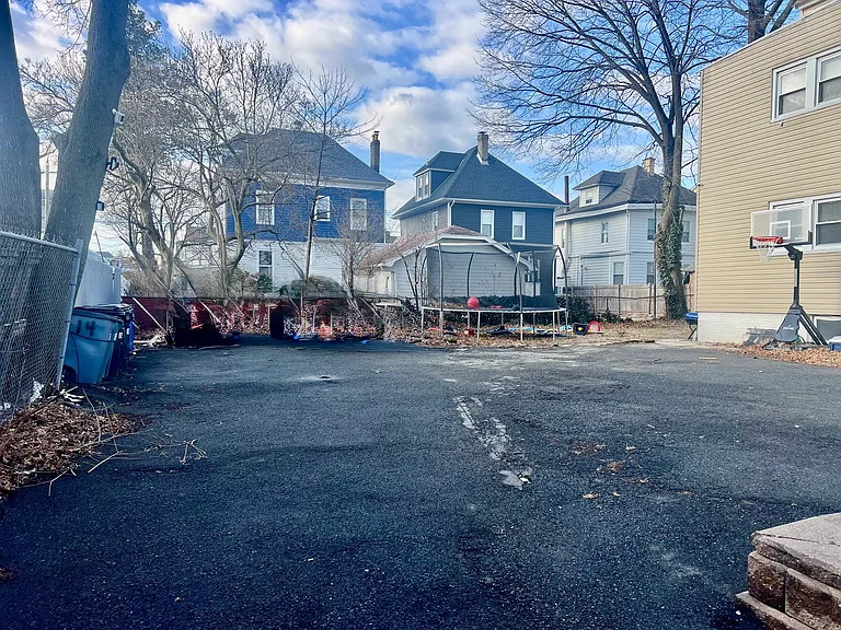 10-14 Noll Pl — Photo 3