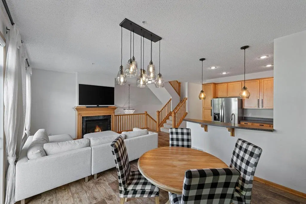 2 bed, 1.5 bath, 1532 sqft, $2,395 — Photo 2