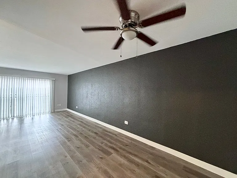 520 Rentals — Photo 25