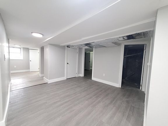 4th image of 146 S Clinton St #1A