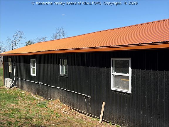 3rd image of 356 Cherry Ln