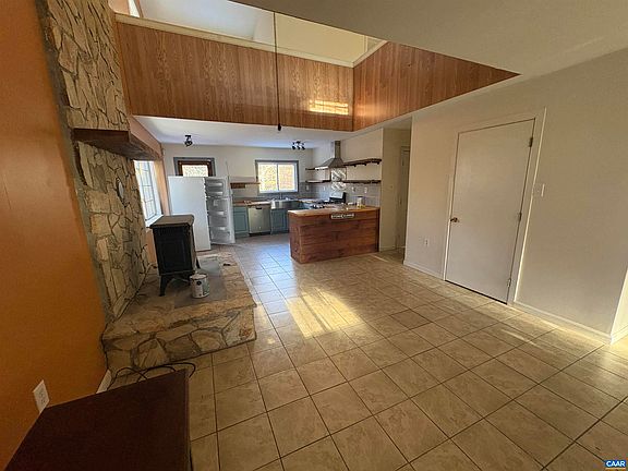 2nd image of 1654 Farley Park Rd