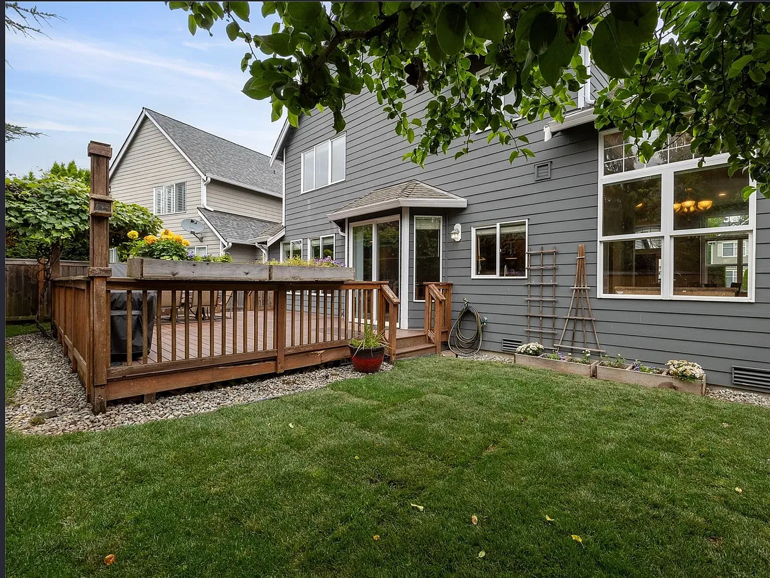 5 bed, 2590 sqft, $4,200 — Photo 2
