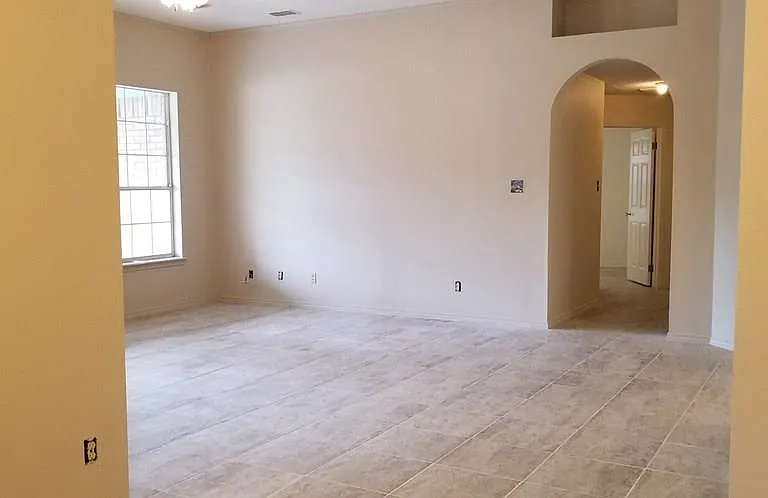 1812 Crown Pointe Blvd — Photo 3