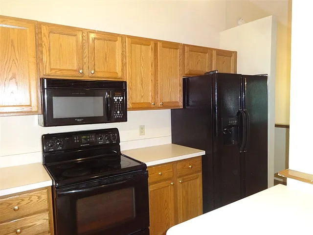 2759 Beal Dr — Photo 2