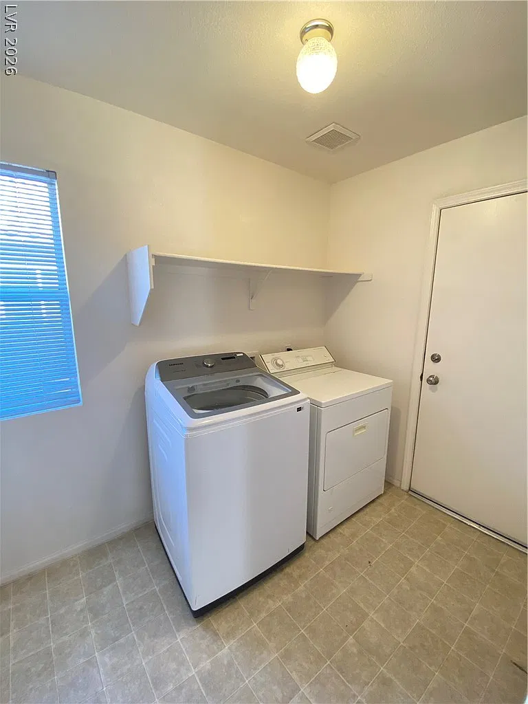 3 bed, 2.5 bath, 2118 sqft, $2,300 — Photo 2