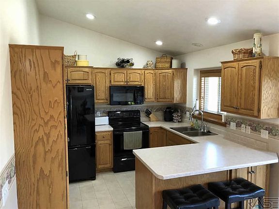 5th image of 4416 E 38th St