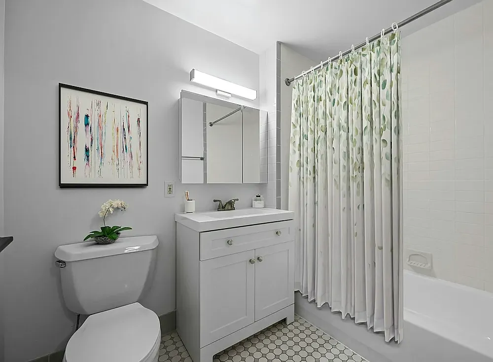520 W 48th St — Photo 3