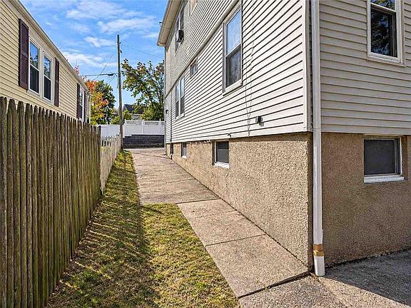 3rd image of 35 Hymer St