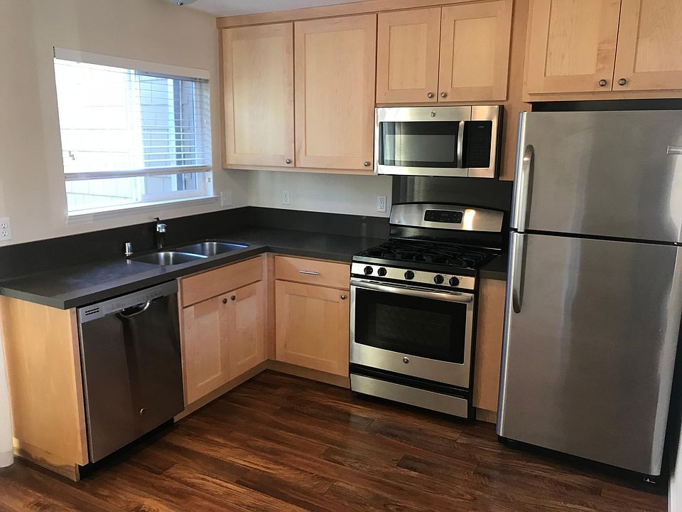 2nd image of 109 Sherman St APT E