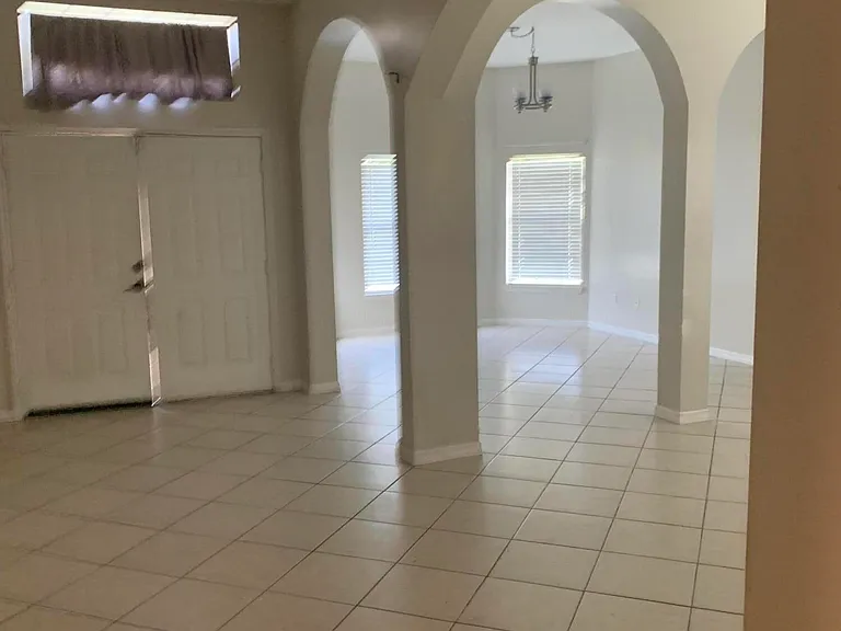 1737 SW Bradway Ln — Photo 8