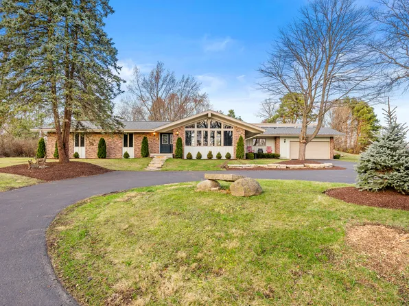 16306 Kishwaukee Valley Rd, Woodstock, IL 60098