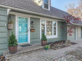 7442 Village Dr, Prairie Village, KS 66208