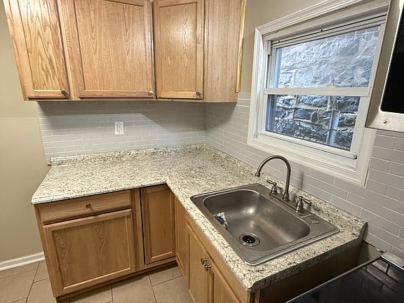 4th image of 2710 1/2 N Reese St