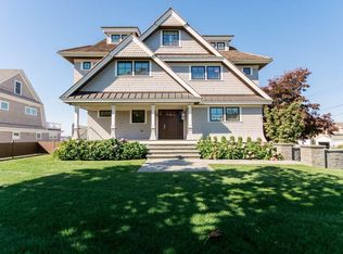 43 Hoover Rd, Middletown, RI 02842