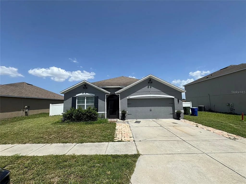 4 bed, 2.0 bath, 1852 sqft, $2,150 — Photo 1