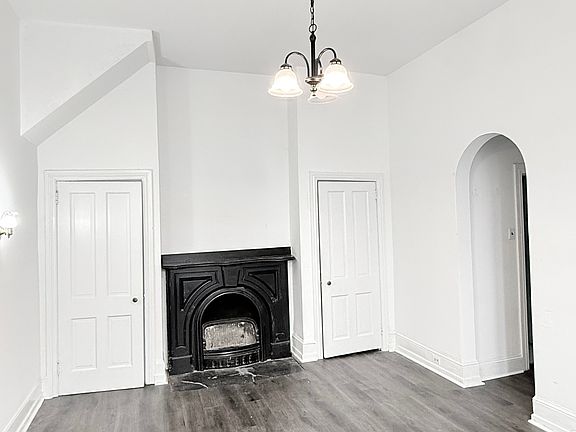 2nd image of 520 Woodland Ter APT 1R