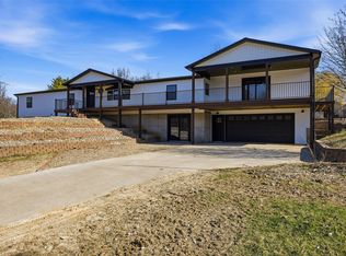 714 Regal Ridge Ct, Lisbon, IA 52253