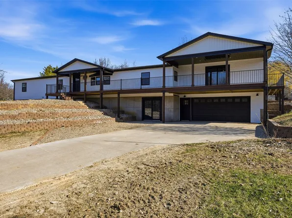 714 Regal Ridge Ct, Lisbon, IA 52253