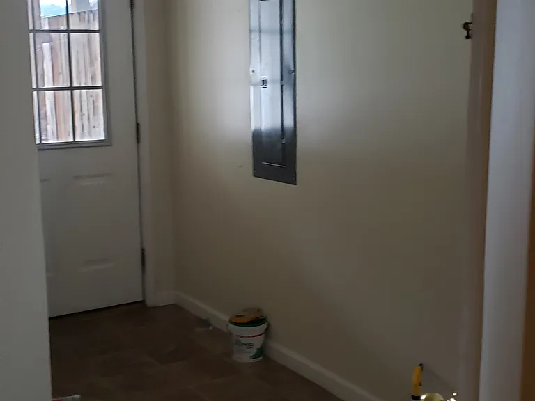 836 W Locust St — Photo 13