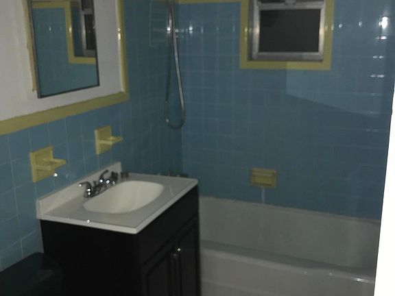 5th image of 991 S Fiske Blvd #2