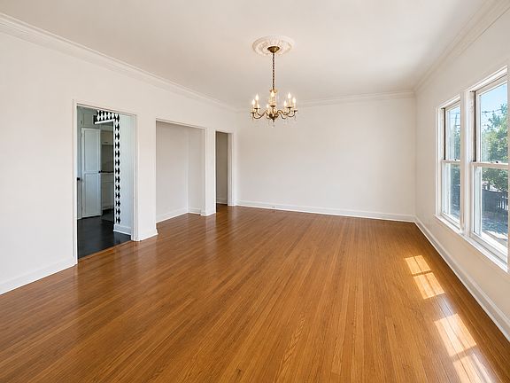 4th image of 1935 N Vermont Ave #14