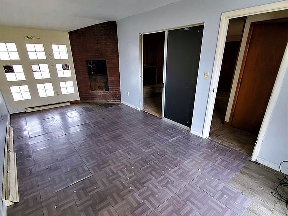 4th image of 610 N Oak St