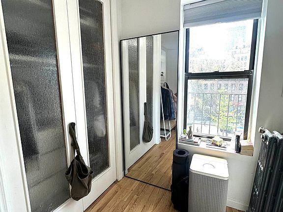 2nd image of 324 W 47th St APT 4B