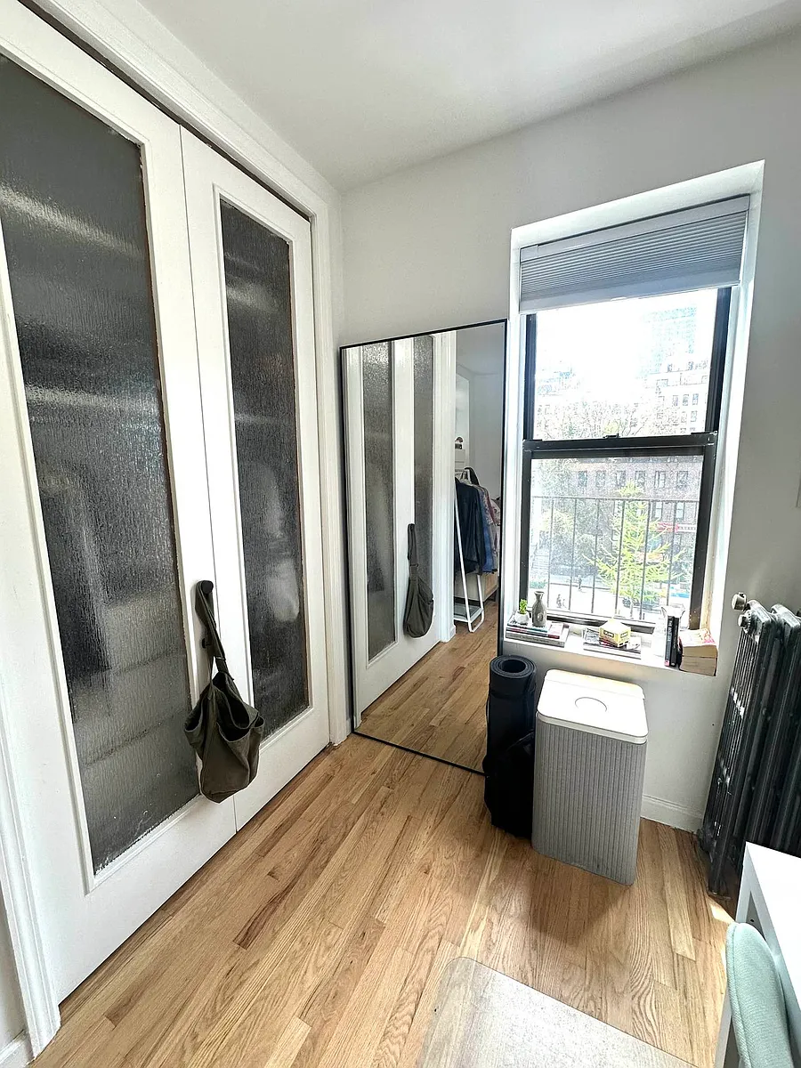 Building Photo - 324 W 47th St #4B