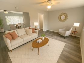 Cozy 2BD/1BA Available for Rent! (Upstairs), 2 br / 1.0 ba, $1550