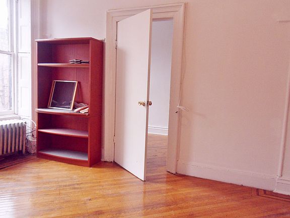 3rd image of 125 Saint James Pl APT 3A