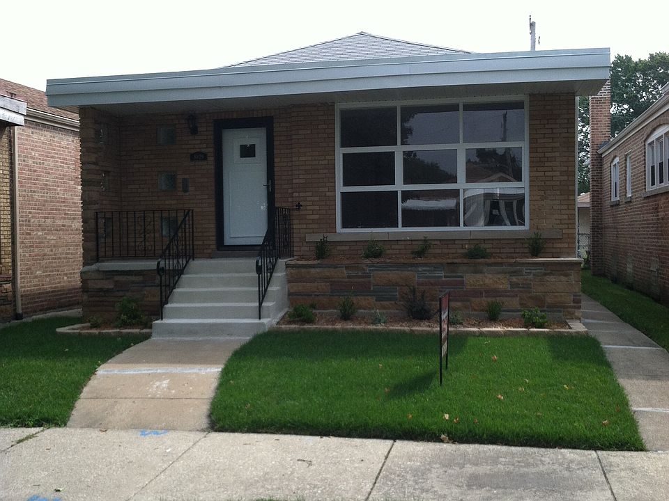 1st image of 8829 S Paxton Ave
